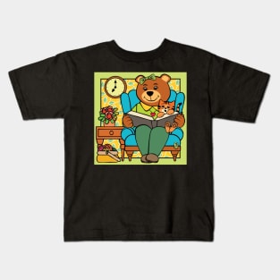 Maw Bear Reading to Cat Kids T-Shirt